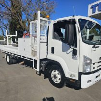 2008 Isuzu Frr500 long tray top truck with crane for sale